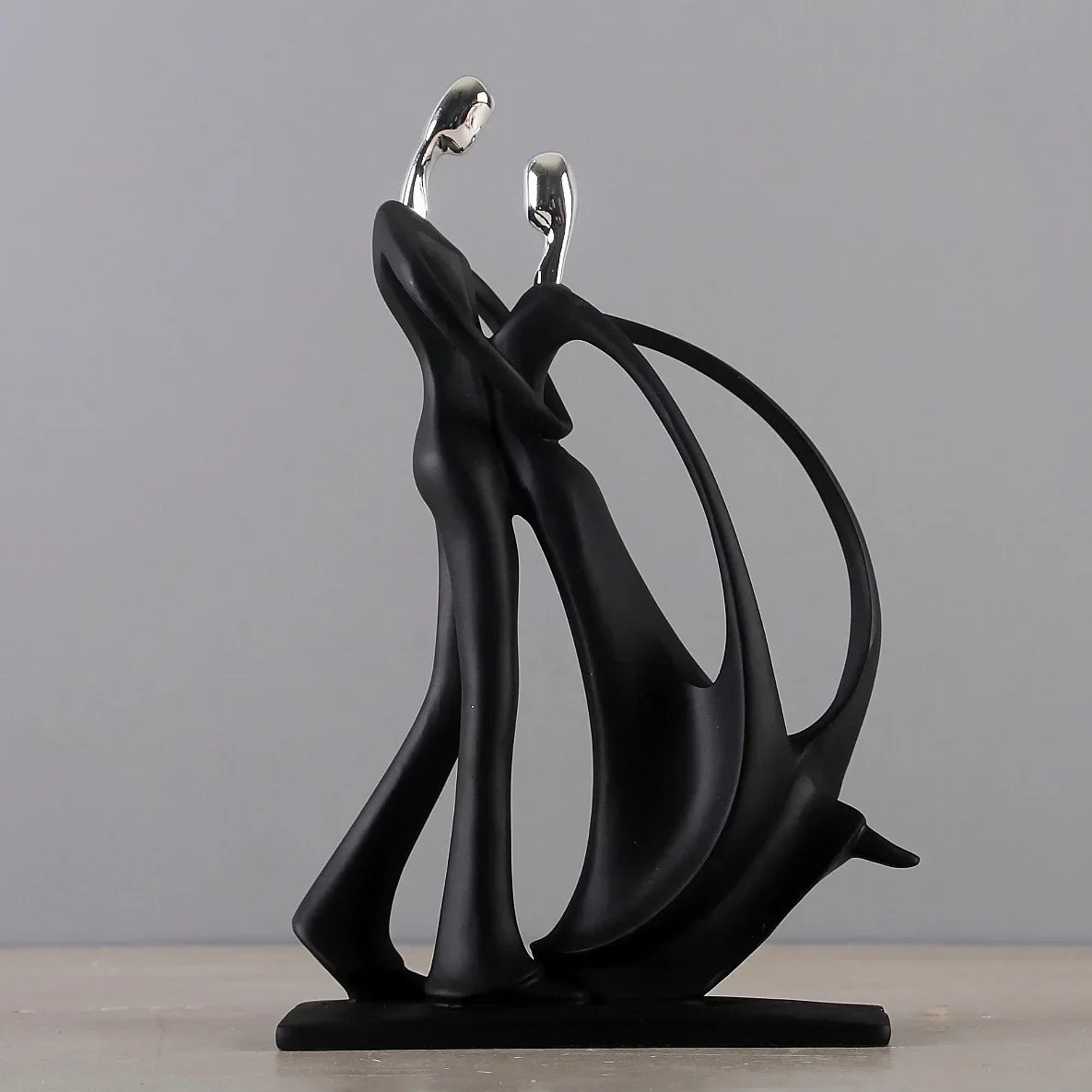 Resin Figurine – Dancing Couple in Modern Nordic Style