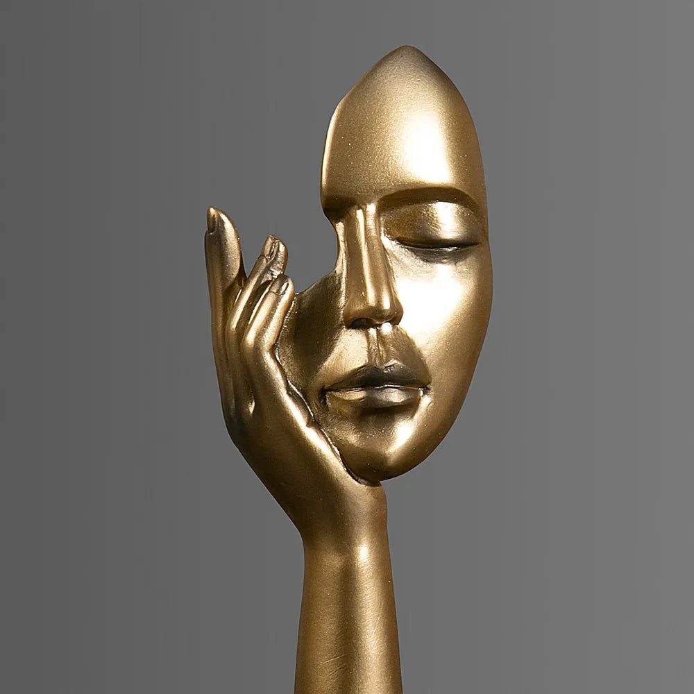 Noir Muse – Abstract Resin Mask Sculpture